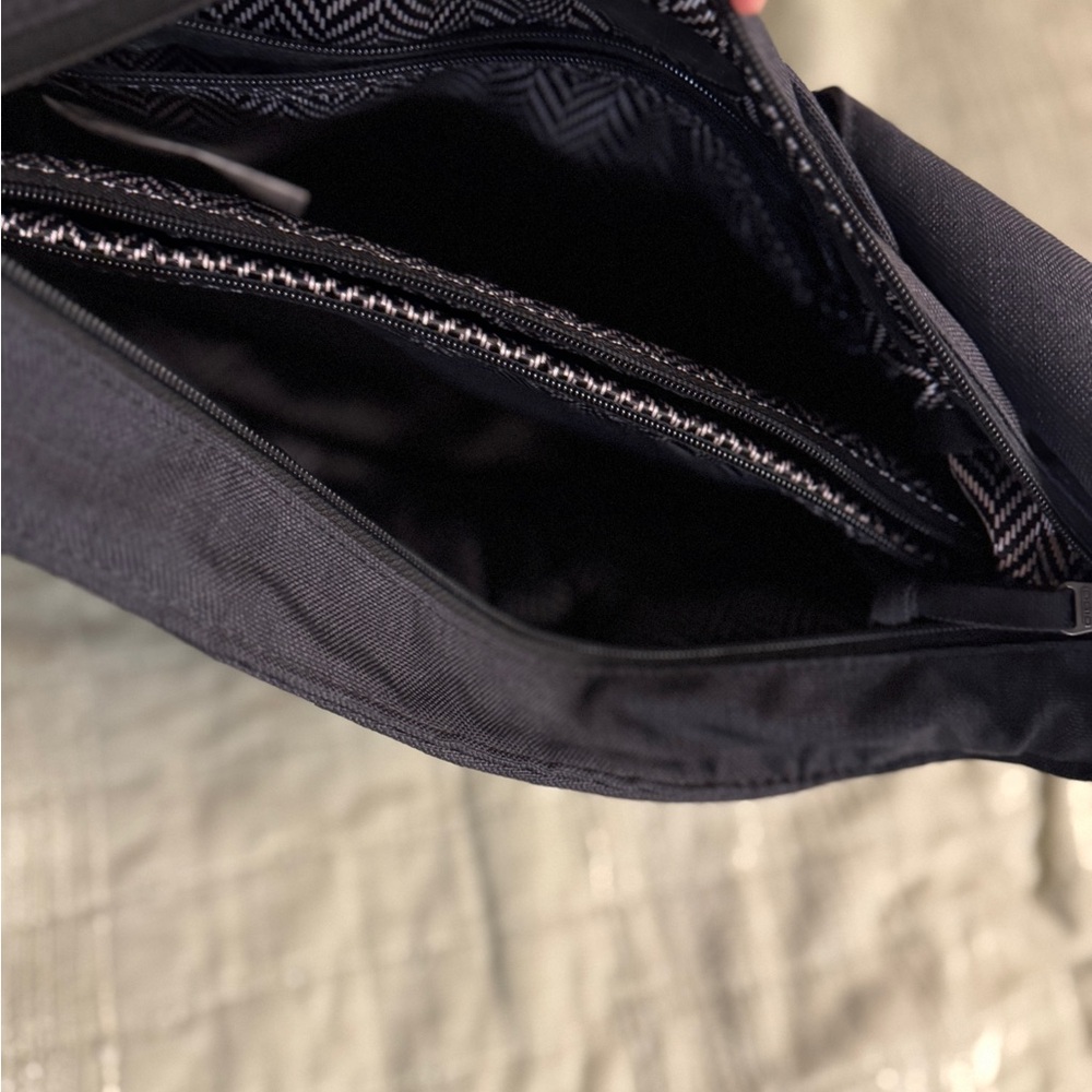 OGIO Dark Grey Shoulder Bag - barely used - Picture 5 of 5